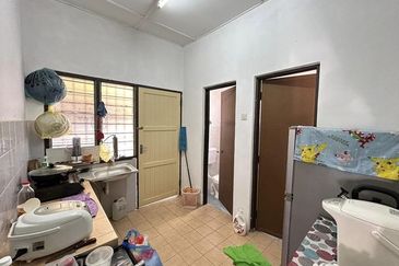 Partly Furnish Good Condition Lahat Single Storey Badri Shah Seri Wang Menglembu Pengkalan