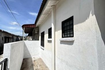 Partly Furnish Good Condition Lahat Single Storey Badri Shah Seri Wang Menglembu Pengkalan