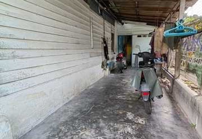 Cheap Sale Menglembu Barat Kampung Bungalow Single Storey Merah Timur Lahat 