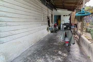 Cheap Sale Menglembu Barat Kampung Bungalow Single Storey Merah Timur Lahat 