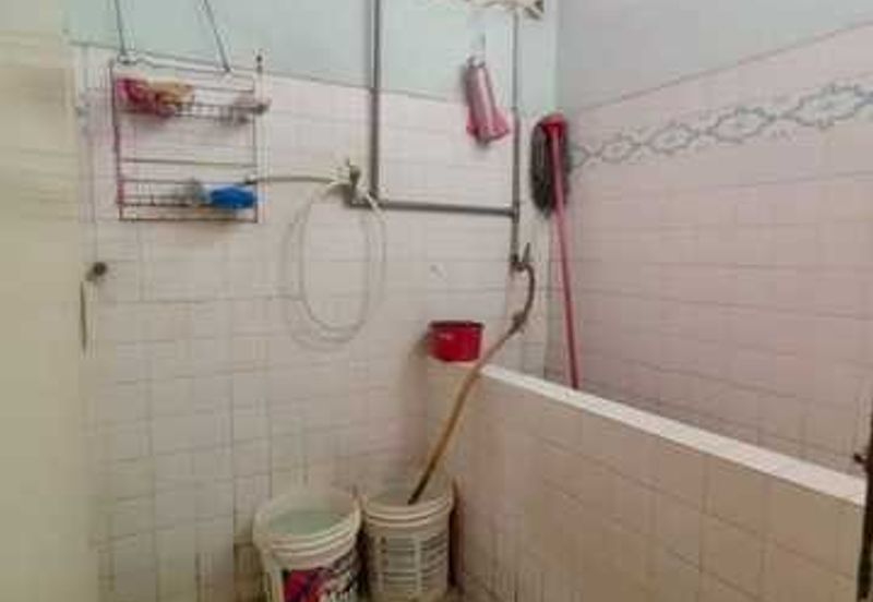 Cheap Sale Menglembu Barat Kampung Bungalow Single Storey Merah Timur Lahat 