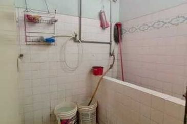 Cheap Sale Menglembu Barat Kampung Bungalow Single Storey Merah Timur Lahat 