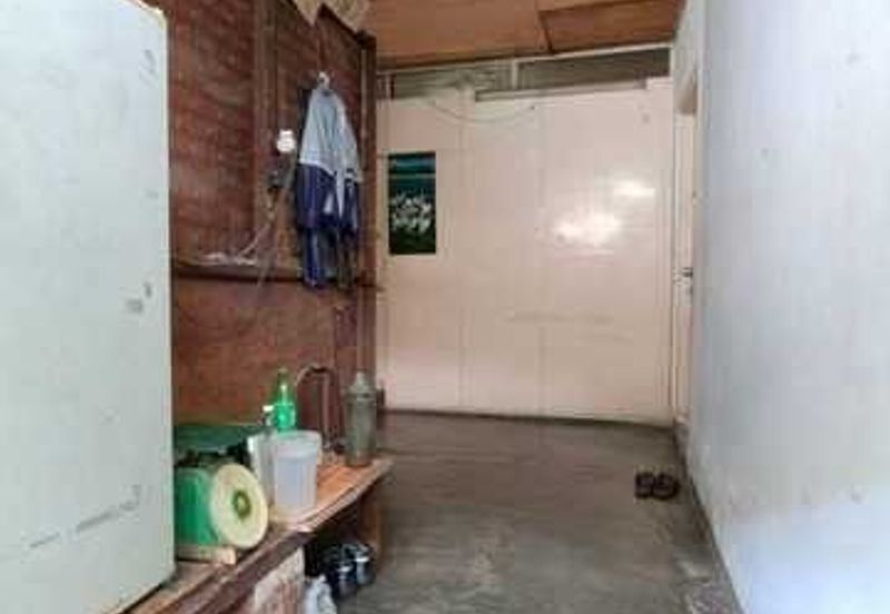 Cheap Sale Menglembu Barat Kampung Bungalow Single Storey Merah Timur Lahat 