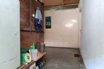 Cheap Sale Menglembu Barat Kampung Bungalow Single Storey Merah Timur Lahat 