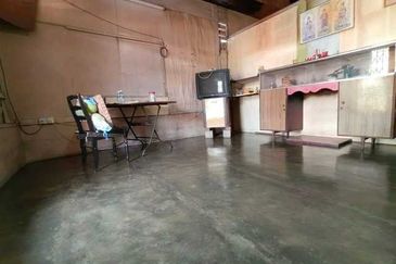 Cheap Sale Menglembu Barat Kampung Bungalow Single Storey Merah Timur Lahat 
