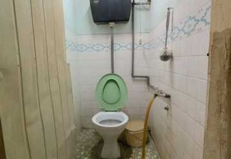 Cheap Sale Menglembu Barat Kampung Bungalow Single Storey Merah Timur Lahat 