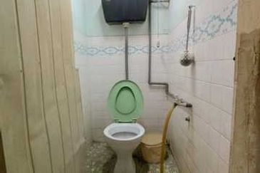 Cheap Sale Menglembu Barat Kampung Bungalow Single Storey Merah Timur Lahat 