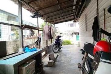 Cheap Sale Menglembu Barat Kampung Bungalow Single Storey Merah Timur Lahat 