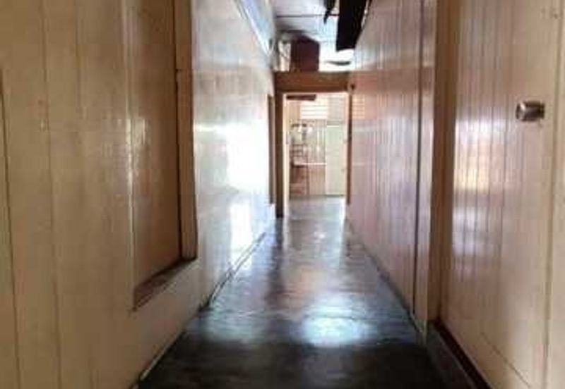 Cheap Sale Menglembu Barat Kampung Bungalow Single Storey Merah Timur Lahat 