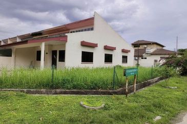 Corner Hot Area Silibin Rishah Single Storey Kledang Emas Buntong Ipoh Town First Garden