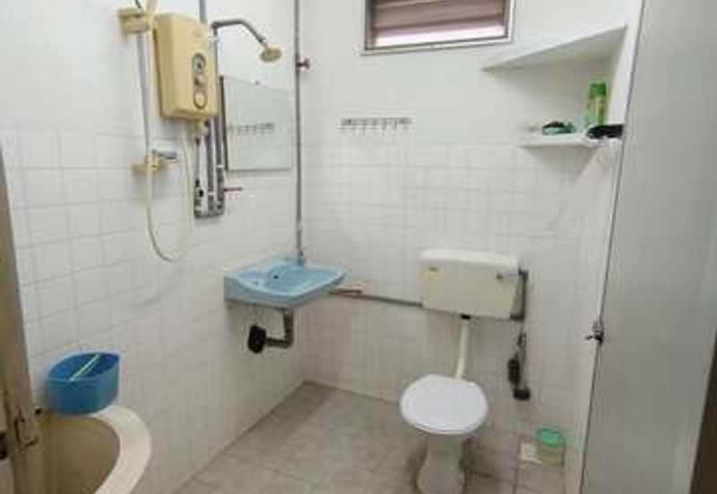 Field Facing FREEHOLD Good Condition Ipoh Garden South 22*70 Fair Park Simee Town