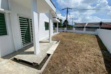 Big Size 2830sqft Intermediate Corner Lahat Sri Wang Single Storey Mines BAdri Shah