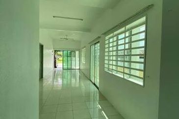 Big Size 2830sqft Intermediate Corner Lahat Sri Wang Single Storey Mines BAdri Shah