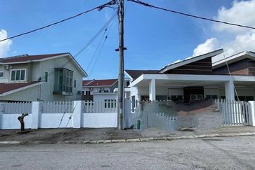 Big Size 2830sqft Intermediate Corner Lahat Sri Wang Single Storey Mines BAdri Shah