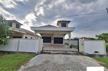 Renovated Good Condition Bungalow Single Storey Pengkalan Pegoh Seberang Pinji Mewah Indah