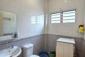 Renovated Good Condition Bungalow Single Storey Pengkalan Pegoh Seberang Pinji Mewah Indah