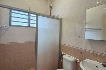 Renovated Good Condition Bungalow Single Storey Pengkalan Pegoh Seberang Pinji Mewah Indah