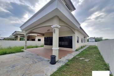 Renovated Good Condition Bungalow Single Storey Pengkalan Pegoh Seberang Pinji Mewah Indah