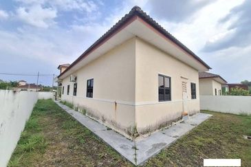 Renovated Good Condition Bungalow Single Storey Pengkalan Pegoh Seberang Pinji Mewah Indah