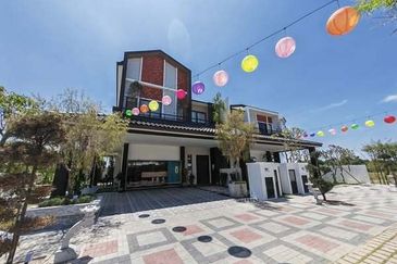 Brand New 4 Cars Can Park Semi D Bungalow Dees Botani Panorama Lapangan Perdana Pengkalan