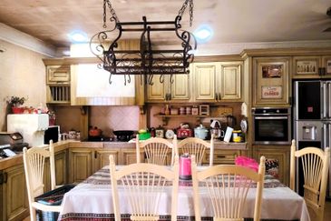 Jalan Kota Emerald 4/5