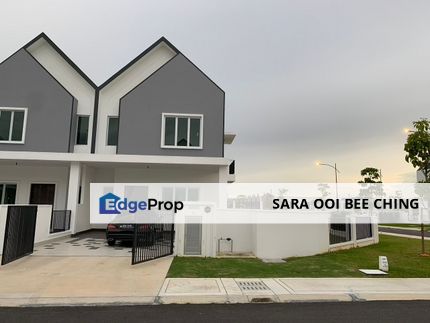 Spacious Indoor outdoor living with extra 20 feet private garden space, Selangor, Semenyih