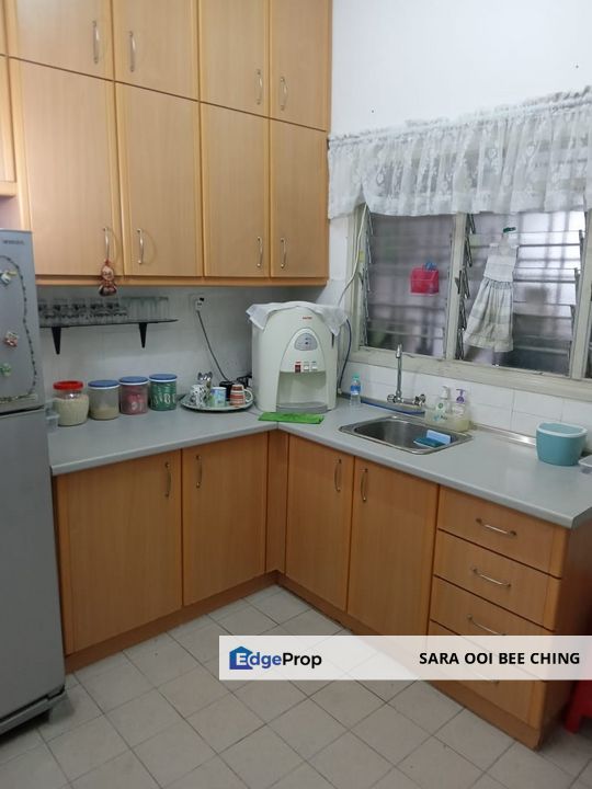 Putra Prima 2 storey Terrace Renovated and Well maintained Easy access to LRt Station Puchong Prima, Selangor, Puchong