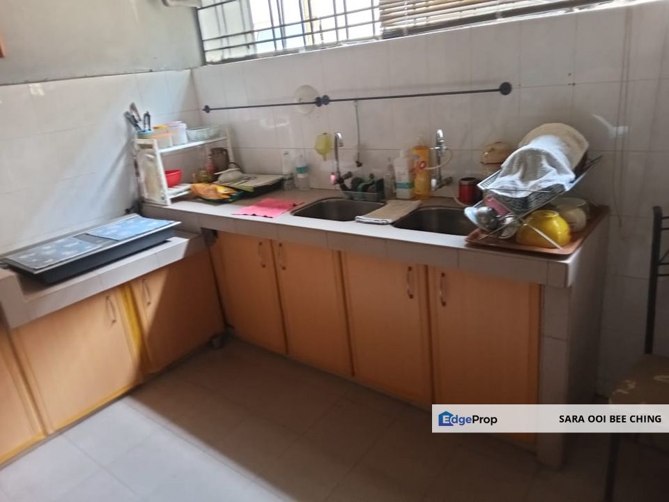 Putra Prima 2 storey Terrace Renovated and Well maintained Easy access to LRt Station Puchong Prima, Selangor, Puchong