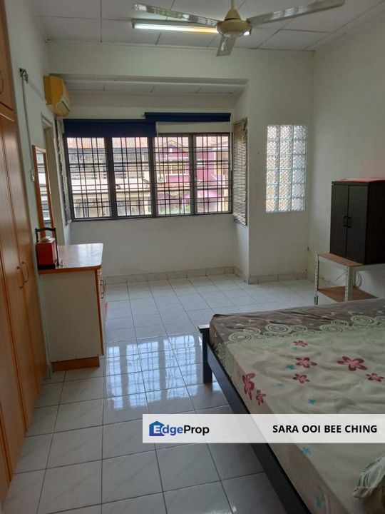 Putra Prima 2 storey Terrace Renovated and Well maintained Easy access to LRt Station Puchong Prima, Selangor, Puchong