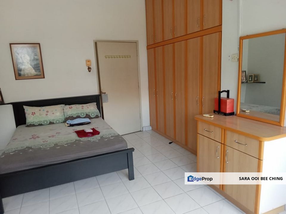 Putra Prima 2 storey Terrace Renovated and Well maintained Easy access to LRt Station Puchong Prima, Selangor, Puchong