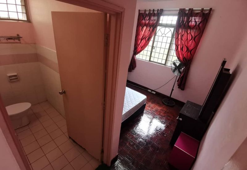 Sri Melor (Mulberry Court)