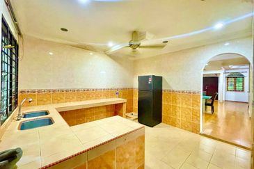 Jalan Suasana, Bandar Tun Hussein Onn