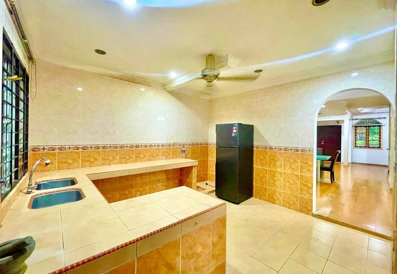 Jalan Suasana, Bandar Tun Hussein Onn