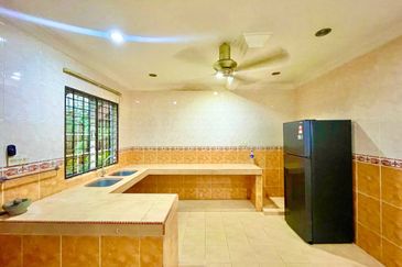 Jalan Suasana, Bandar Tun Hussein Onn