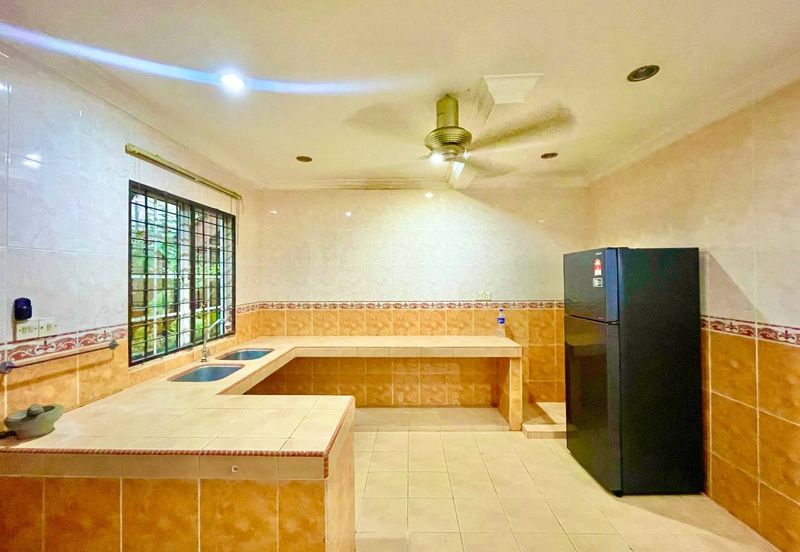 Jalan Suasana, Bandar Tun Hussein Onn