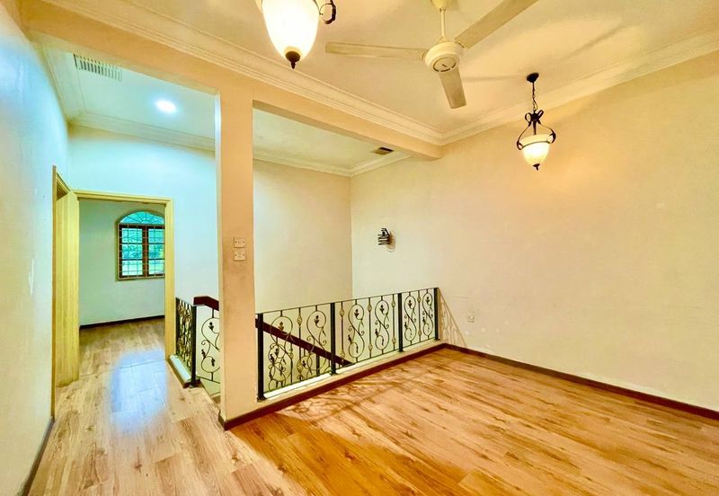 Jalan Suasana, Bandar Tun Hussein Onn