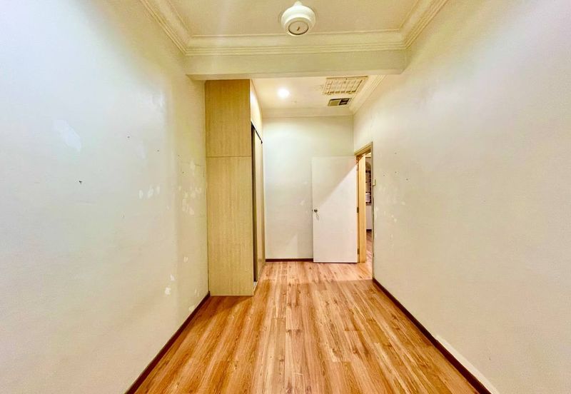 Jalan Suasana, Bandar Tun Hussein Onn