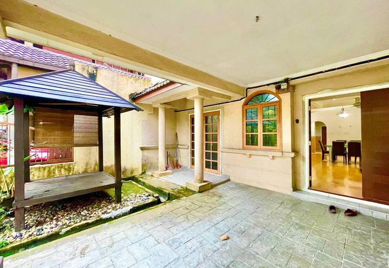 Jalan Suasana, Bandar Tun Hussein Onn