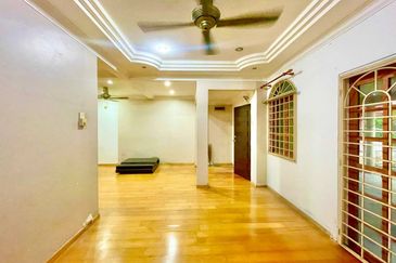 Jalan Suasana, Bandar Tun Hussein Onn