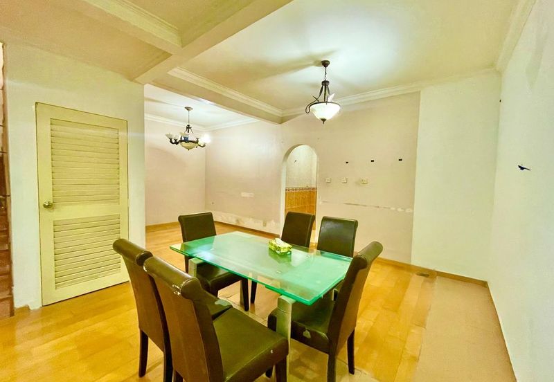 Jalan Suasana, Bandar Tun Hussein Onn