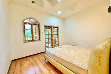 Jalan Suasana, Bandar Tun Hussein Onn