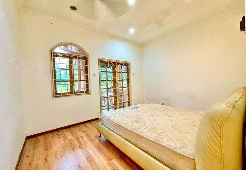 Jalan Suasana, Bandar Tun Hussein Onn