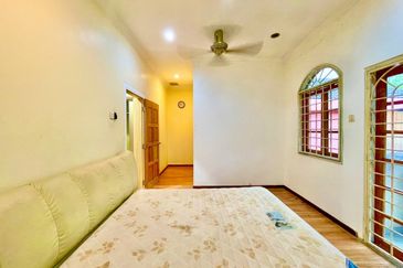 Jalan Suasana, Bandar Tun Hussein Onn