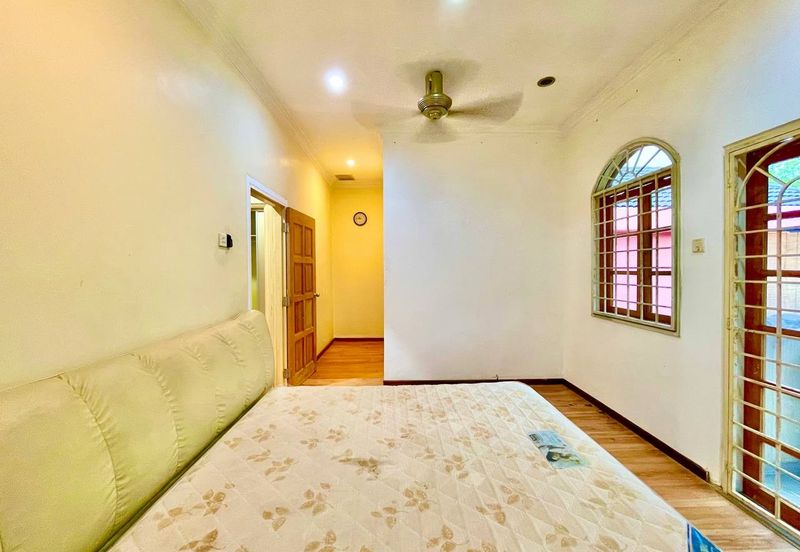 Jalan Suasana, Bandar Tun Hussein Onn