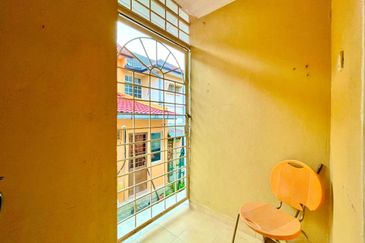 Jalan Suasana, Bandar Tun Hussein Onn