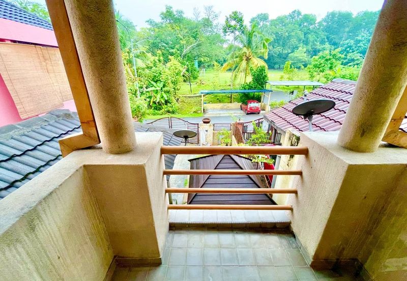 Jalan Suasana, Bandar Tun Hussein Onn