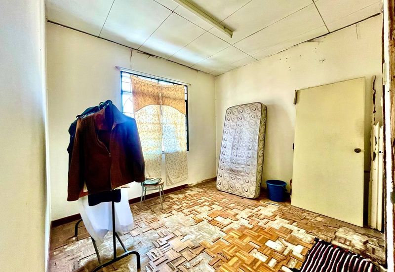 Sri Puteri (Earls Court), Ukay Perdana