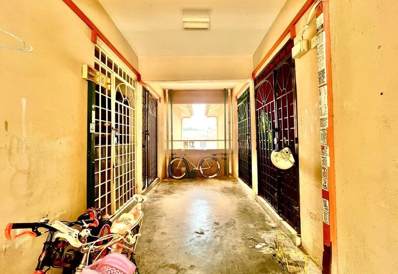 Sri Puteri (Earls Court), Ukay Perdana