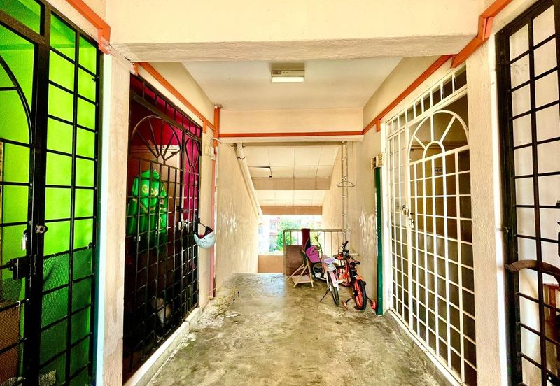 Sri Puteri (Earls Court), Ukay Perdana