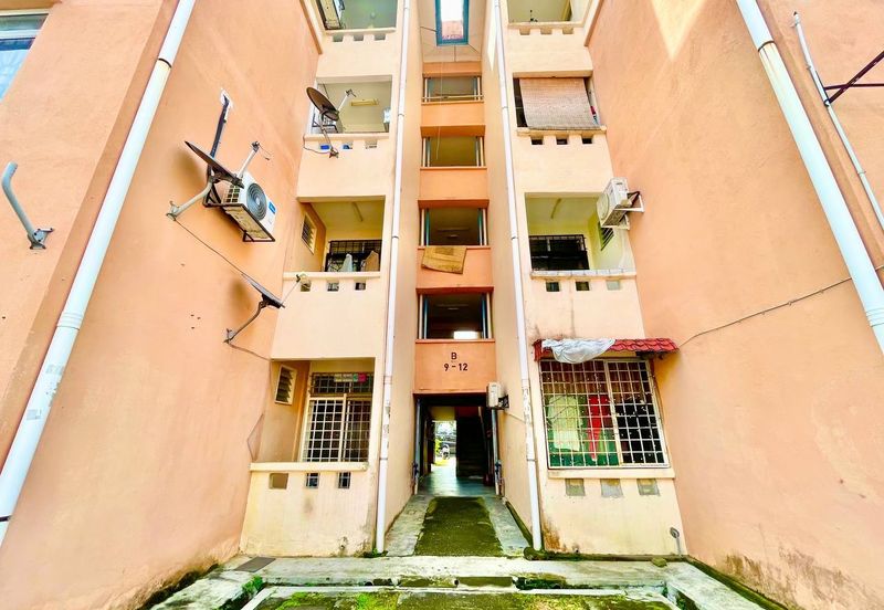 Sri Puteri (Earls Court), Ukay Perdana